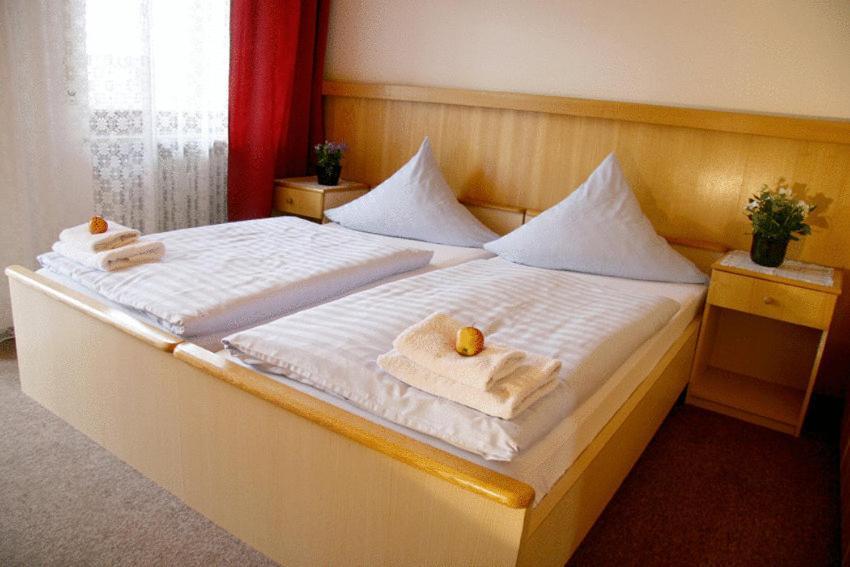 Pension-Metzgerei Hofer Inning am Holz ภายนอก รูปภาพ